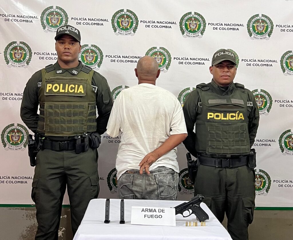 Capturan a hombre por porte ilegal de arma en Chigorodó Imagen que representa y simboliza y refuerza el contenido de la noticia: Capturan a hombre por porte ilegal de arma en Chigorodó