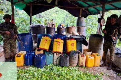 Imagen que representa y simboliza y refuerza el contenido de la noticia: Desmantelan cinco laboratorios de coca del Clan del Golfo en Nuevo Belén