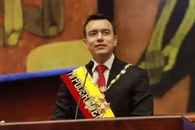 Imagen que representa y simboliza y refuerza el contenido de la noticia: Ecuador aplica arancel del 30 % a importaciones colombianas