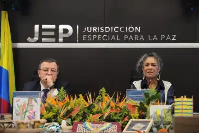 Imagen que representa y simboliza y refuerza el contenido de la noticia: JEP imputa a 33 ex-Farc, militares y empresarios por crímenes en Urabá