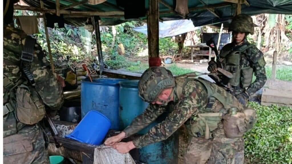 Ejército ataca estructuras del narcotráfico en Urabá Antioqueño Imagen que representa y simboliza y refuerza el contenido de la noticia: Ejército ataca estructuras del narcotráfico en Urabá Antioqueño