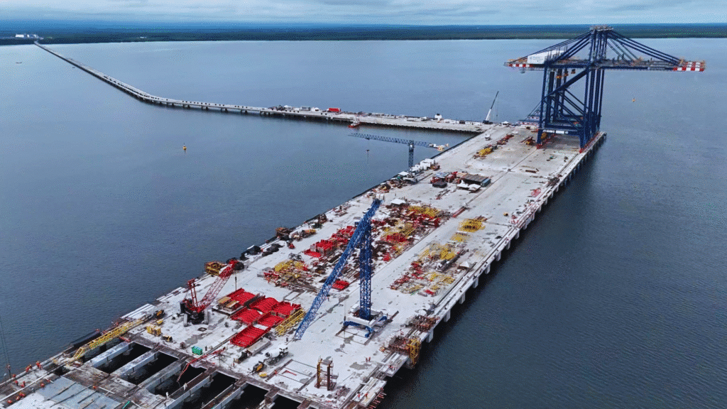 DIAN acompaña el inicio de operaciones de Puerto Antioquia Imagen que representa y simboliza y refuerza el contenido de la noticia: DIAN acompaña el inicio de operaciones de Puerto Antioquia