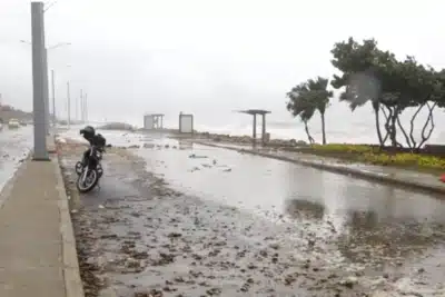 Imagen que representa y simboliza y refuerza el contenido de la noticia: DIMAR alerta sobre mar agitado y lluvias en el Caribe colombiano