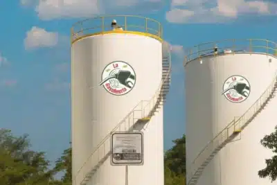 Imagen que representa y simboliza y refuerza el contenido de la noticia: Gasolinería Arrubla impulsa el desarrollo de Urabá y Puerto Antioquia