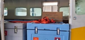 Imagen que representa y simboliza y refuerza el contenido de la noticia: Gobernación de Antioquia entrega vacunas por inundaciones en Urabá