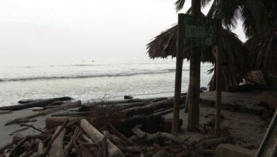 Imagen que representa y simboliza y refuerza el contenido de la noticia: Hoteles de Necoclí vacíos por cancelación masiva de reservas