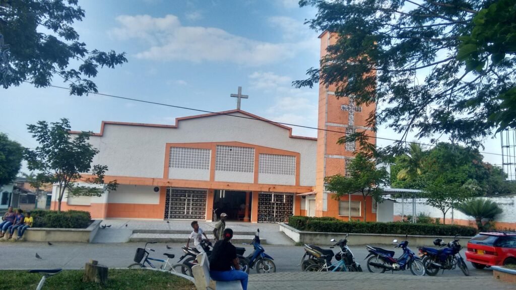Iglesia en Chigorodó permanece cerrada por disputa de propiedad Imagen que representa y simboliza y refuerza el contenido de la noticia: Iglesia en Chigorodó permanece cerrada por disputa de propiedad