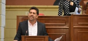 Imagen que representa y simboliza y refuerza el contenido de la noticia: León Fredy Muñoz apoya decreto de emergencia económica en Antioquia