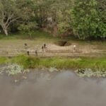 Maquinaria pesada en represa El Caimán para evitar desbordamiento