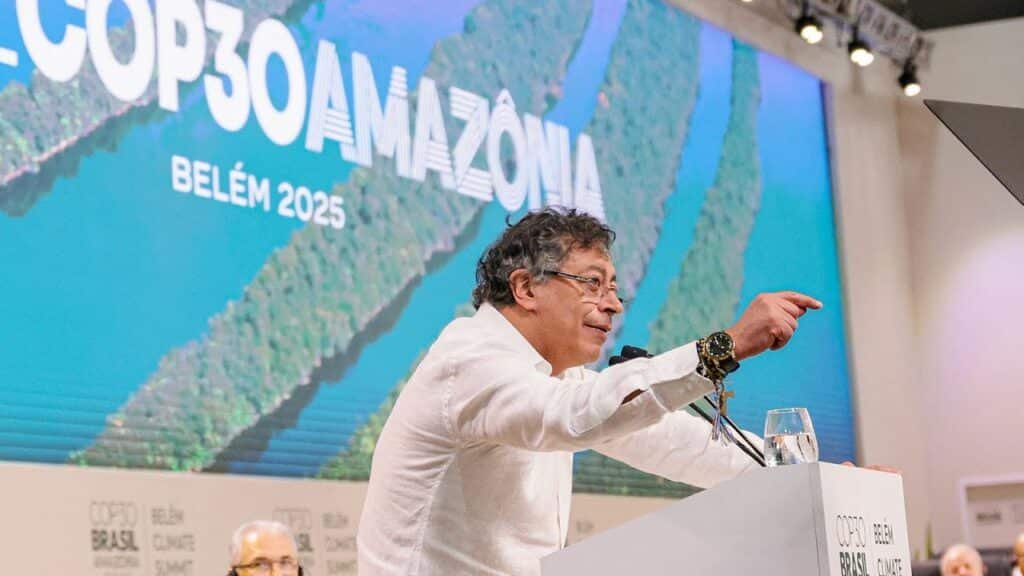 Presidente Petro en COP 30 Defiende Posición de Colombia sobre Bosques y Océanos Imagen que representa y simboliza y refuerza el contenido de la noticia: Presidente Petro en COP 30 Defiende Posición de Colombia sobre Bosques y Océanos