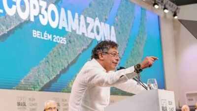 Imagen que representa y simboliza y refuerza el contenido de la noticia: Presidente Petro en COP 30 Defiende Posición de Colombia sobre Bosques y Océanos