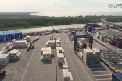 Imagen que representa y simboliza y refuerza el contenido de la noticia: Puerto Antioquia realiza su primera exportación de carga seca
