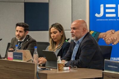 Imagen que representa y simboliza y refuerza el contenido de la noticia: Salvatore Mancuso se disculpará con Álvaro Uribe por señalamientos