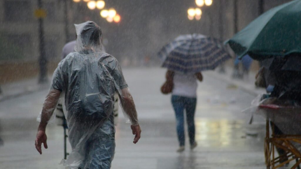 Medellín lanza red solidaria para ayudar a damnificados por lluvias Imagen que representa y simboliza y refuerza el contenido de la noticia: Medellín lanza red solidaria para ayudar a damnificados por lluvias