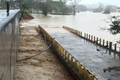 Imagen que representa y simboliza y refuerza el contenido de la noticia: Transportadores de pasajeros en Urabá piden puentes urgentes