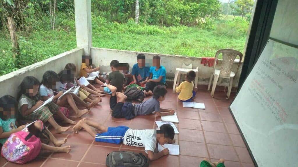 55 menores sin escuela en Urabá por disputa de comunidad indígena Imagen que representa y simboliza y refuerza el contenido de la noticia: 55 menores sin escuela en Urabá por disputa de comunidad indígena