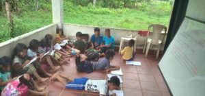 Imagen que representa y simboliza y refuerza el contenido de la noticia: 55 menores sin escuela en Urabá por disputa de comunidad indígena