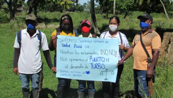 Imagen que representa y simboliza y refuerza el contenido de la noticia: Megaproyecto Pisisí en Turbo enfrenta multa por tierras de víctimas