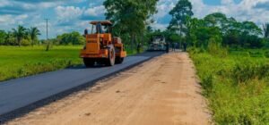 Imagen que representa y simboliza y refuerza el contenido de la noticia: MinTransporte: Programa Vías para la Paz llega al Urabá