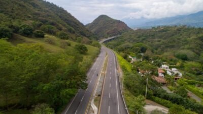 Imagen que representa y simboliza y refuerza el contenido de la noticia: Preocupación por cierres de carreteras en Colombia Semana Santa 2026