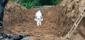 Imagen que representa y simboliza y refuerza el contenido de la noticia: Rescatan 41 cuerpos en Necoclí antes de la erosión costera