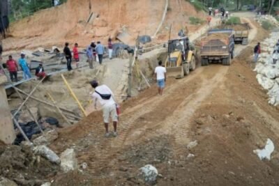 Imagen que representa y simboliza y refuerza el contenido de la noticia: Alerta en Urabá por nuevo puente peligroso sobre el río Mulatos