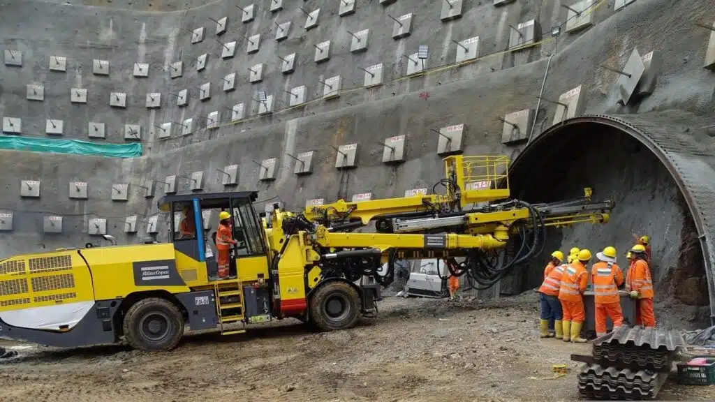 Colombia excava el mayor túnel de Latinoamérica y ahorra 500 km Túnel del Toyo, el mayor túnel de Latinoamérica, en Antioquia