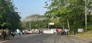 Imagen que representa y simboliza y refuerza el contenido de la noticia: Líder de protesta en peaje Los Cedros de Córdoba denuncia hambre