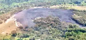 Imagen que representa y simboliza y refuerza el contenido de la noticia: Volcán en Urabá destruye cultivos y causa muertes de ganado