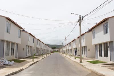 Imagen que representa y simboliza y refuerza el contenido de la noticia: 552 familias de Urabá, Oriente y Valle de Aburrá acceden a vivienda propia con Mi Casa Antioquia Ya