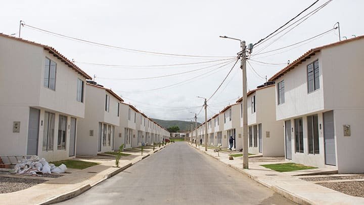 Imagen que representa y simboliza y refuerza el contenido de la noticia: 552 familias de Urabá, Oriente y Valle de Aburrá acceden a vivienda propia con Mi Casa Antioquia Ya