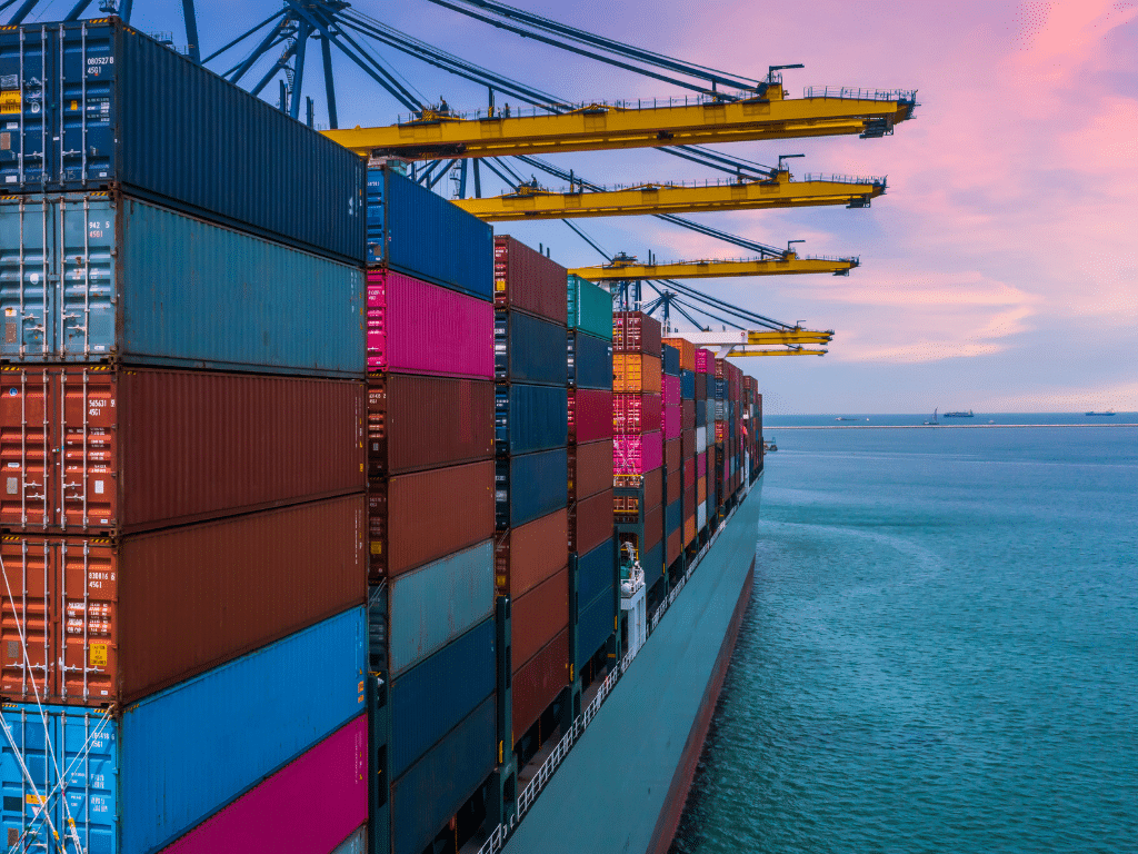 Imagen que representa y simboliza y refuerza el contenido de la noticia: Colombia impulsa modernización portuaria con nuevas concesiones y contratos