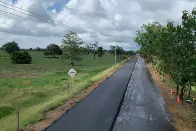 Imagen que representa y simboliza y refuerza el contenido de la noticia: Progreso en Urabá debate sobre inversión en vía Necoclí-Arboletes