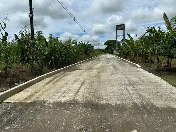 Imagen que representa y simboliza y refuerza el contenido de la noticia: Transformación de la movilidad rural en Carepa a través de Caminos Comunitarios de la Paz Total INVÍAS