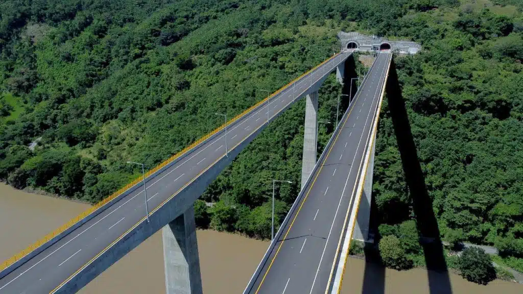 Imagen que representa y simboliza y refuerza el contenido de la noticia: Antioquia se destaca como destino clave para inversión en infraestructura