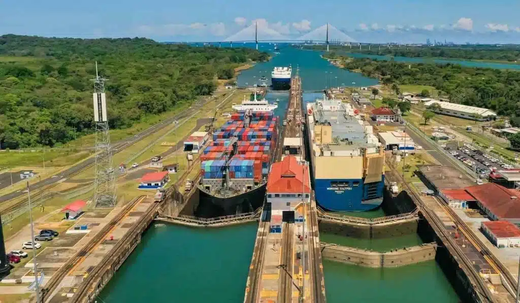 Imagen que representa y simboliza y refuerza el contenido de la noticia: Colombia presentará en Francia proyecto de megatren interoceánico