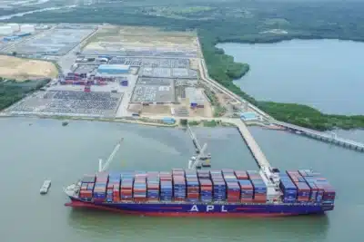 Imagen que representa y simboliza y refuerza el contenido de la noticia: Colombia transformará puerto clave para vehículos según el ministerio