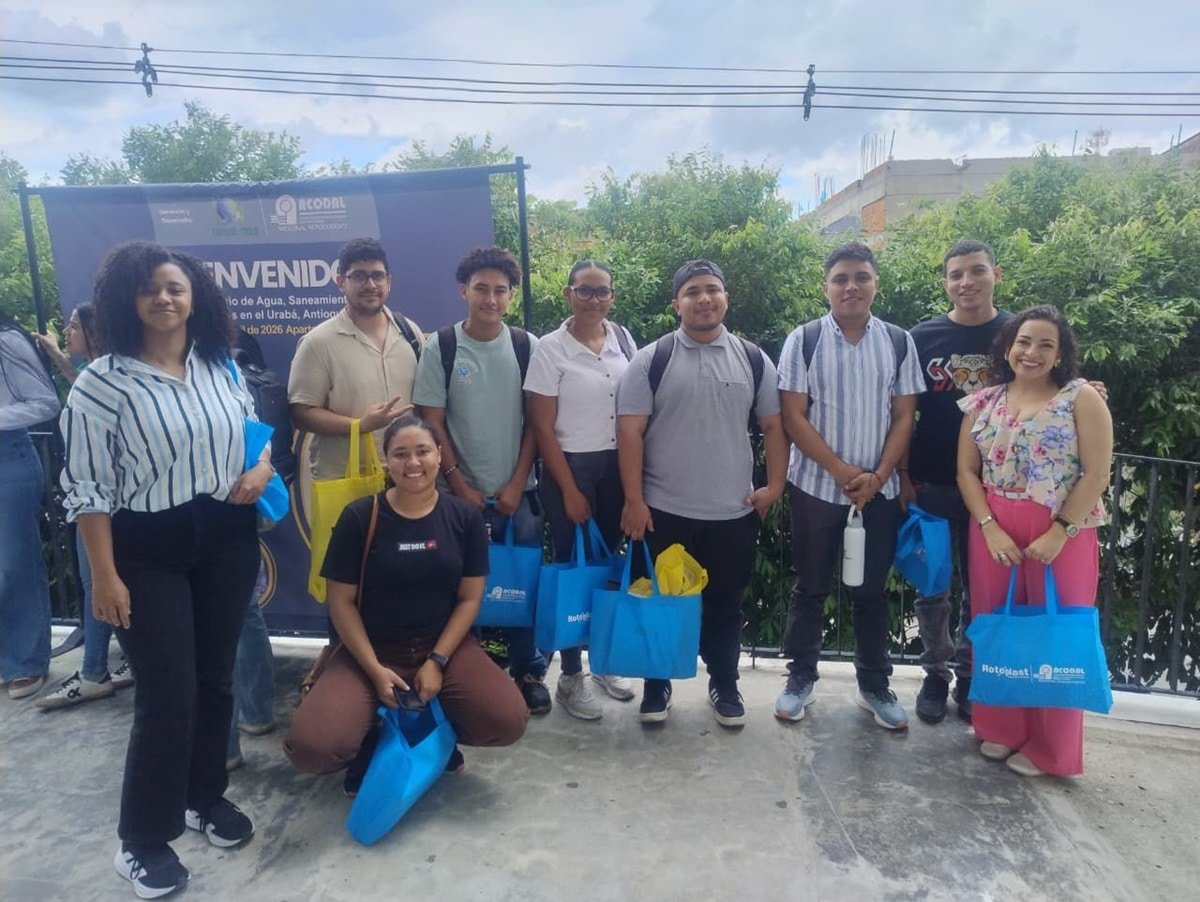 Imagen que representa y simboliza y refuerza el contenido de la noticia: Primer Seminario de Agua, Saneamiento y Residuos en Urabá reunió a estudiantes de Apartadó y Turbo