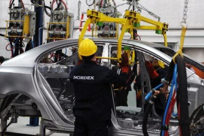 Imagen que representa y simboliza y refuerza el contenido de la noticia: Viceministra de Comercio colombiano busca más inversión francesa en automotriz