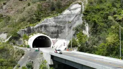 Imagen que representa y simboliza y refuerza el contenido de la noticia: Autopistas del Urabá: lo que falta para mejorar exportaciones en Colombia