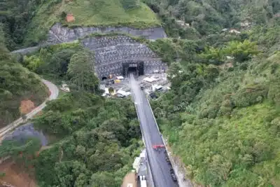 Imagen que representa y simboliza y refuerza el contenido de la noticia: Colombia inaugura el túnel más largo de América Latina