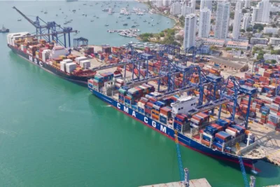 Imagen que representa y simboliza y refuerza el contenido de la noticia: Gobierno lanza borrador de decreto para facilitar inversiones en puertos