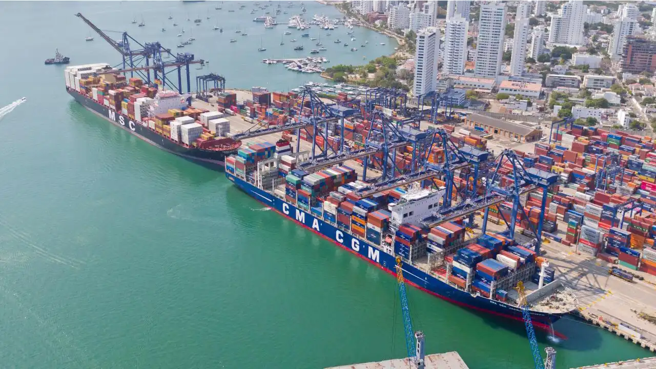 Imagen que representa y simboliza y refuerza el contenido de la noticia: Gobierno lanza borrador de decreto para facilitar inversiones en puertos