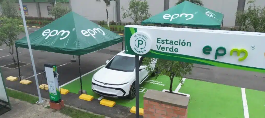 Movilidad sostenible en Urabá antioqueño EPM instala primera estación de carga eléctrica Imagen que representa y simboliza y refuerza el contenido de la noticia: Movilidad sostenible en Urabá antioqueño EPM instala primera estación de carga eléctrica