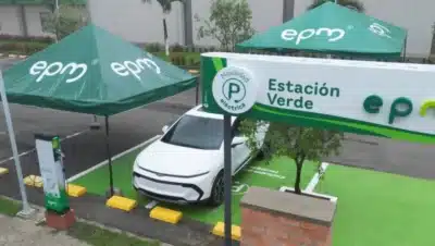 Imagen que representa y simboliza y refuerza el contenido de la noticia: Movilidad sostenible en Urabá antioqueño EPM instala primera estación de carga eléctrica