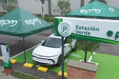 Imagen que representa y simboliza y refuerza el contenido de la noticia: Movilidad sostenible en Urabá antioqueño EPM instala primera estación de carga eléctrica