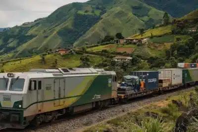 Nuevo tren en Colombia conectará con el primer metro y mejorará la movilidad Imagen que representa y simboliza y refuerza el contenido de la noticia: Nuevo tren en Colombia conectará con el primer metro y mejorará la movilidad
