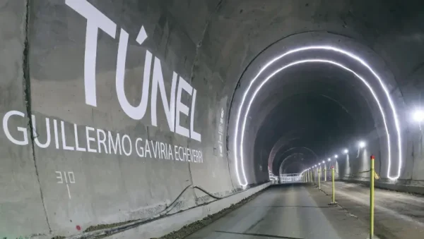 Imagen que representa y simboliza y refuerza el contenido de la noticia: Operación Túnel del Toyo: Invías comienza montaje de equipos electromecánicos