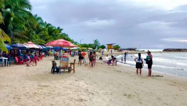 Imagen que representa y simboliza y refuerza el contenido de la noticia: Playas de Urabá hoy: recuperación tras el frente frío