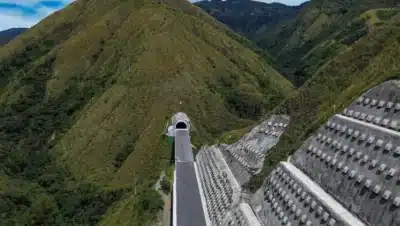 Imagen que representa y simboliza y refuerza el contenido de la noticia: Túnel del Toyo: megaobra en Colombia que mejorará el comercio